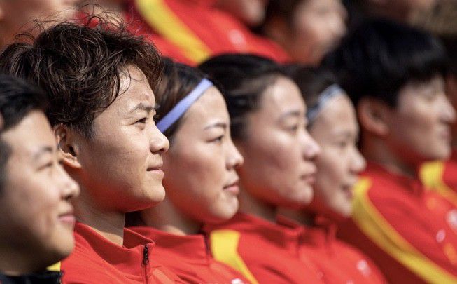 且曼联若能从美国人回到英国人手里，是一个让俱乐部回归“英国俱乐部”定位的机会。